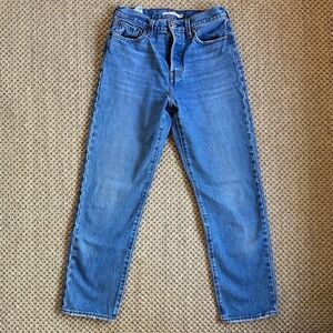 Levi's Wedgie Straight Jeans in Medium wash size 26
